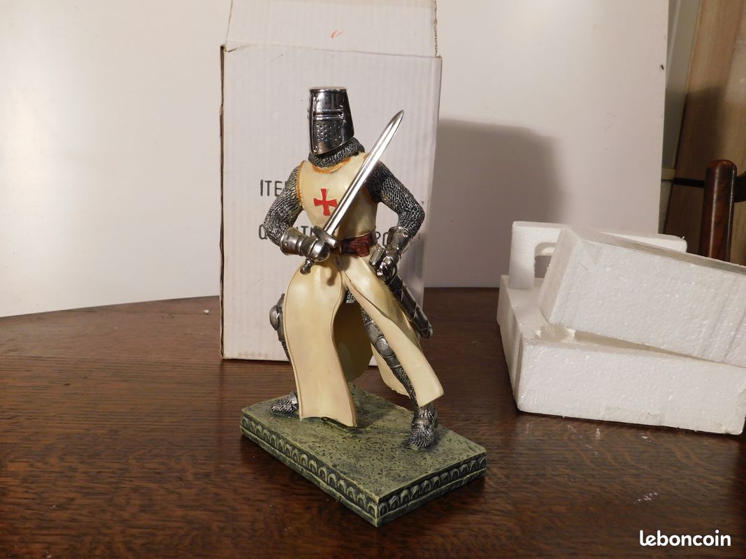 Figurine statuette CHEVALIER TEMPLIER NOS 30 (image 3)