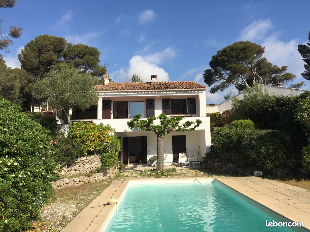 Villa piscine Golfe de ST Tropez. Les ISSAMBRES; PROMO dernière minute (image 1)