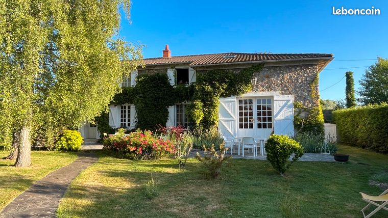 Maison meublée familiale et son jardin bucolique