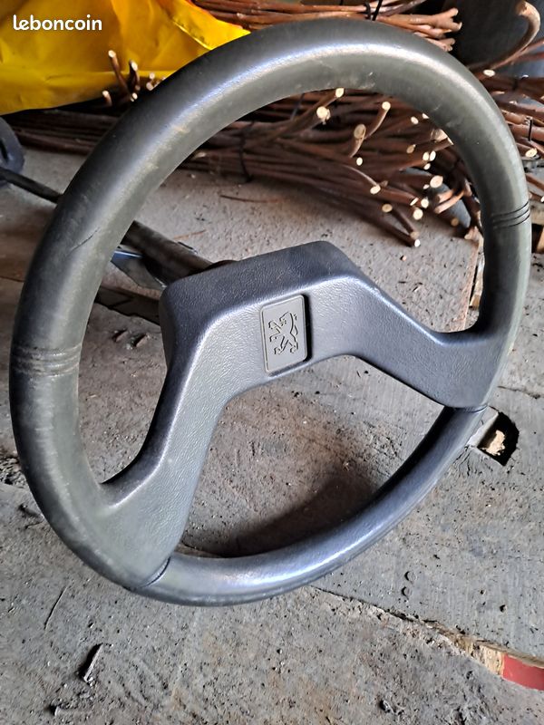 Volant peugeot 205 phase 2 (image 1)