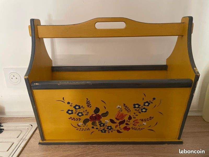 Porte revue bois decoré (image 3)