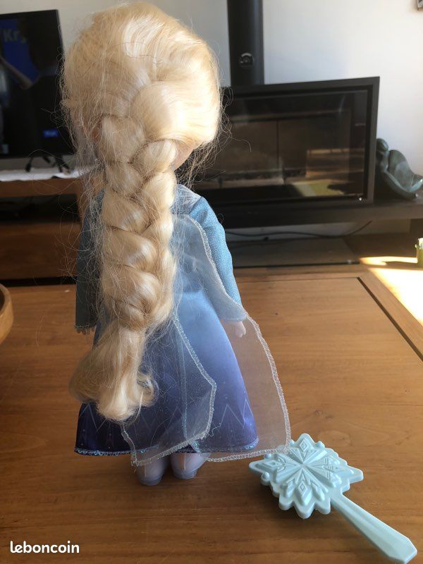 Poupée Disney la reine des neiges (image 2)