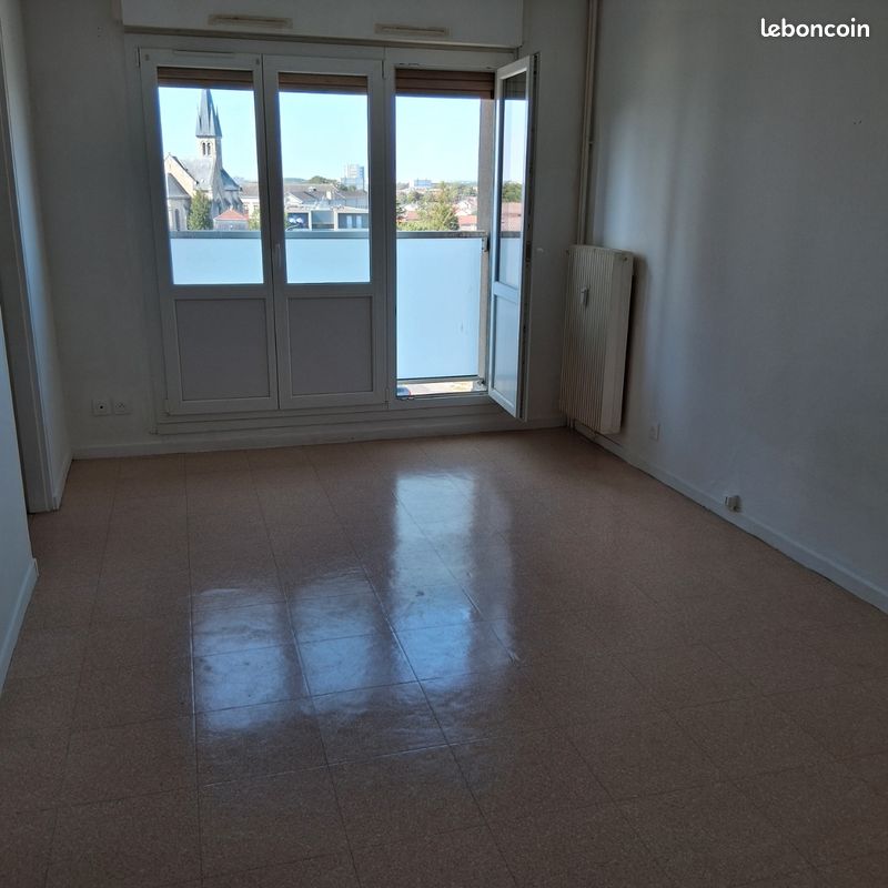 Appartement 1 pièce 27 m² · à Saint-Memmie · 27 m² · 450 €