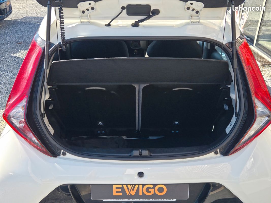 TOYOTA AYGO 1.0 VVTI 70 BOITE AUTO GRAND ECRAN CARPLAY 1er MAIN ENTRETIEN ET GARANTIE TOYOTA (image 16)