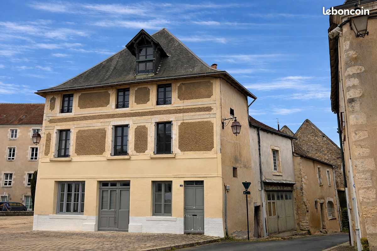 Immeuble 94 m² · à Saint-Gaultier · 94 m² · 58 000 €