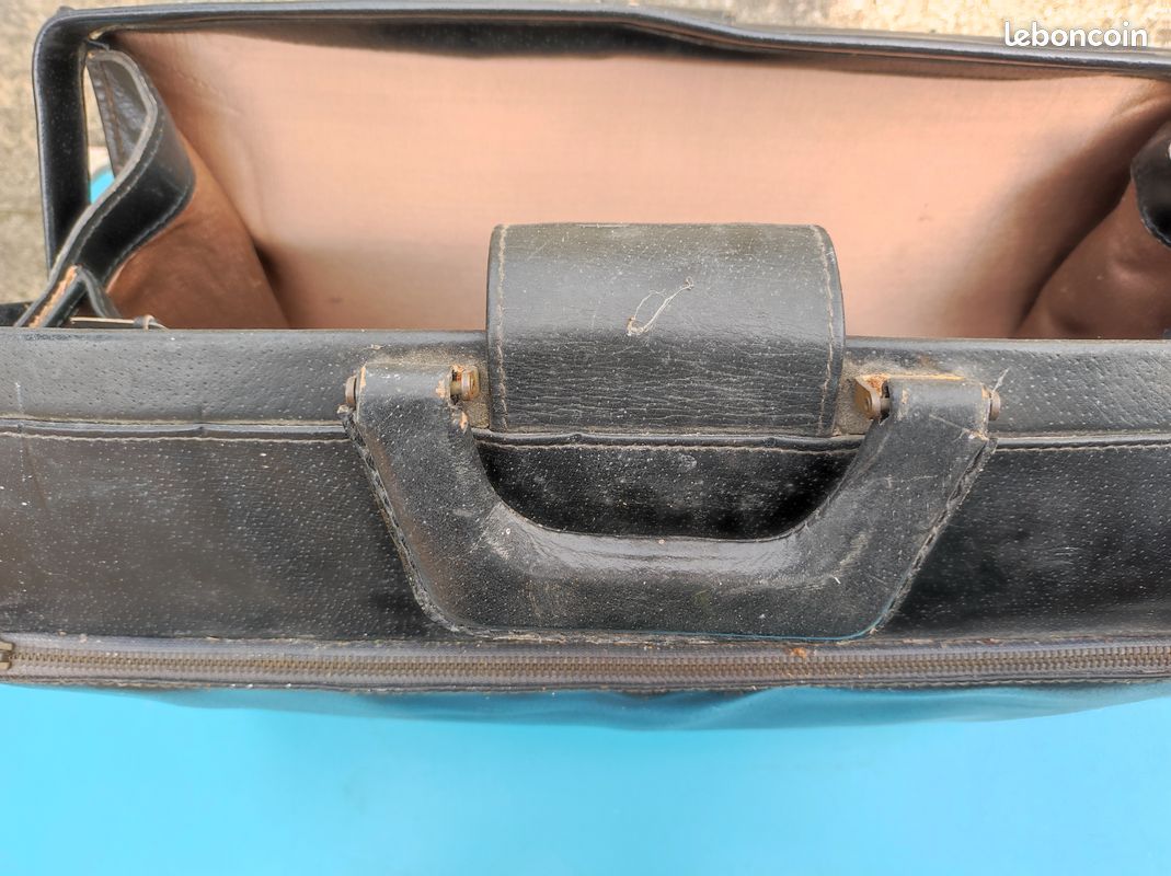 Mallette en cuir noir (image 1)