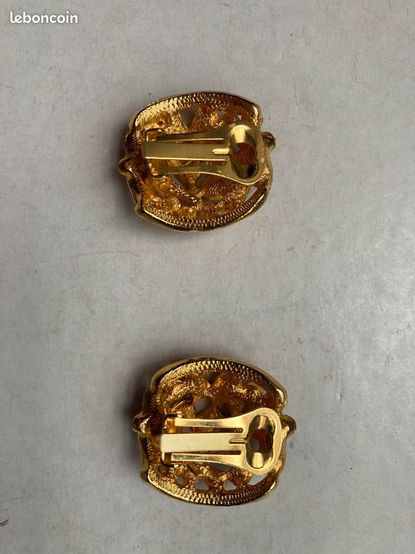 Boucles D'oreilles Clips Karl Lagerfeld Vintage - Dorées, En Métal, Occasion