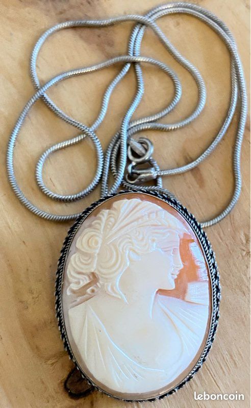 collier bijou vintage couleur argent rétro chaine pendentif