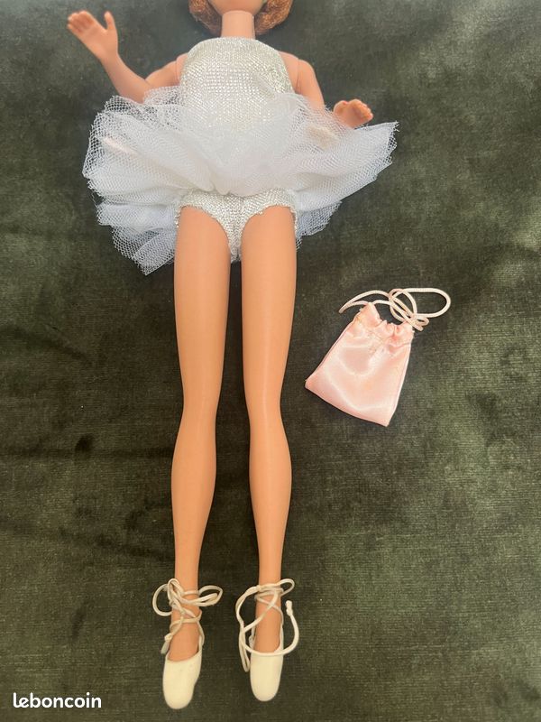 Poupées Barbie vintage avec vêtements