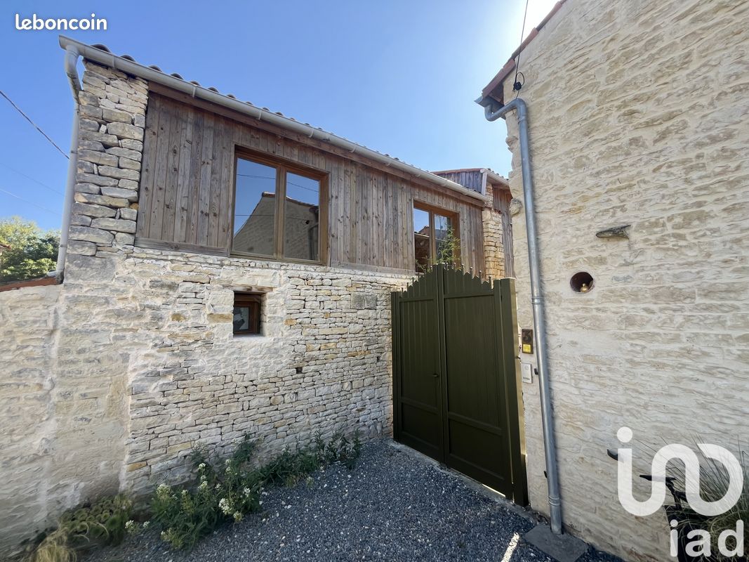 Maison 10 pièces 167 m² · à Saint-Hilaire-la-Palud · 167 m² · 477 000 €