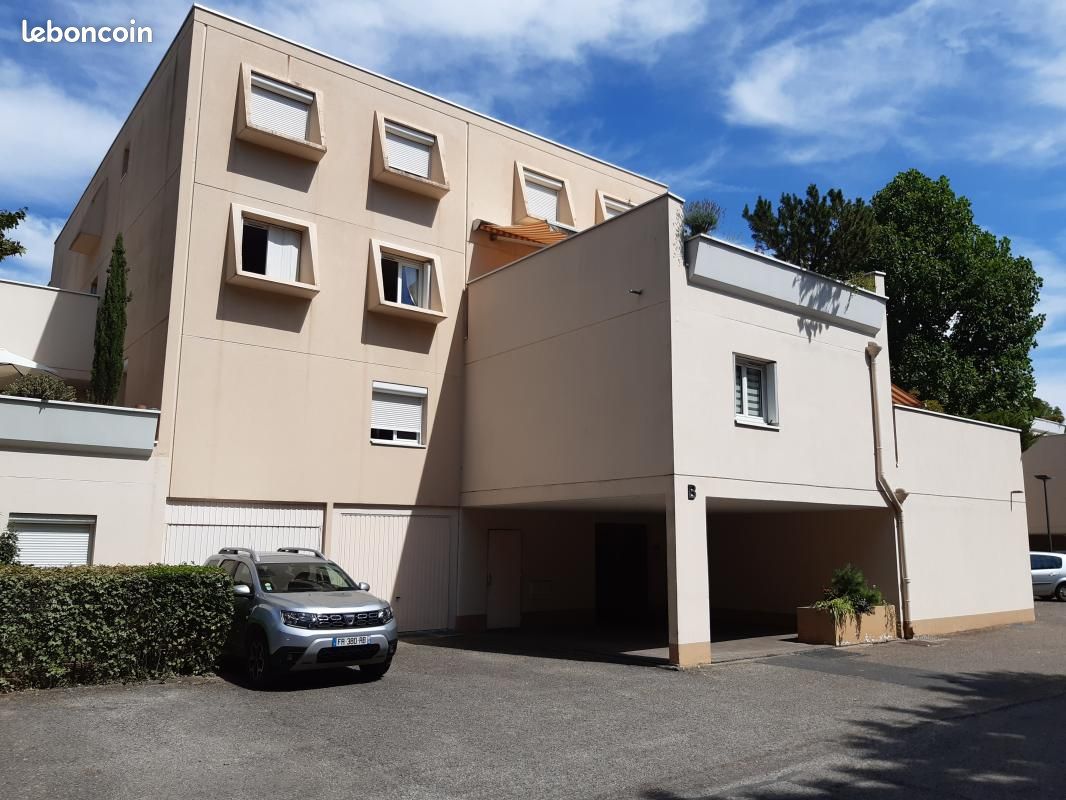 Garage/box Dardilly · 90 €/mois