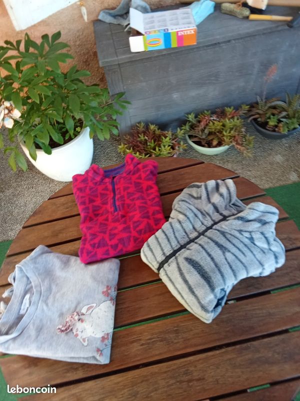 Lot polaires et pull, 10ans 140cm (image 1)