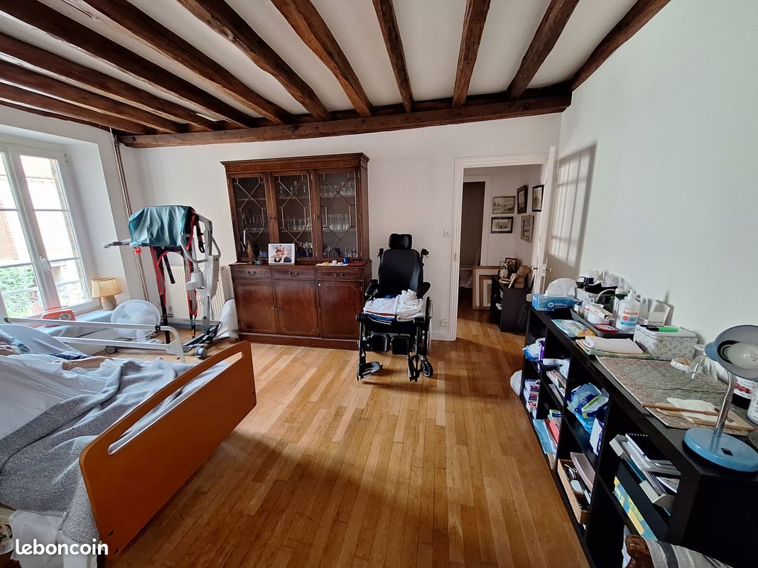 Immeuble 242 m² · à Égriselles-le-Bocage · 242 m² · 222 600 €