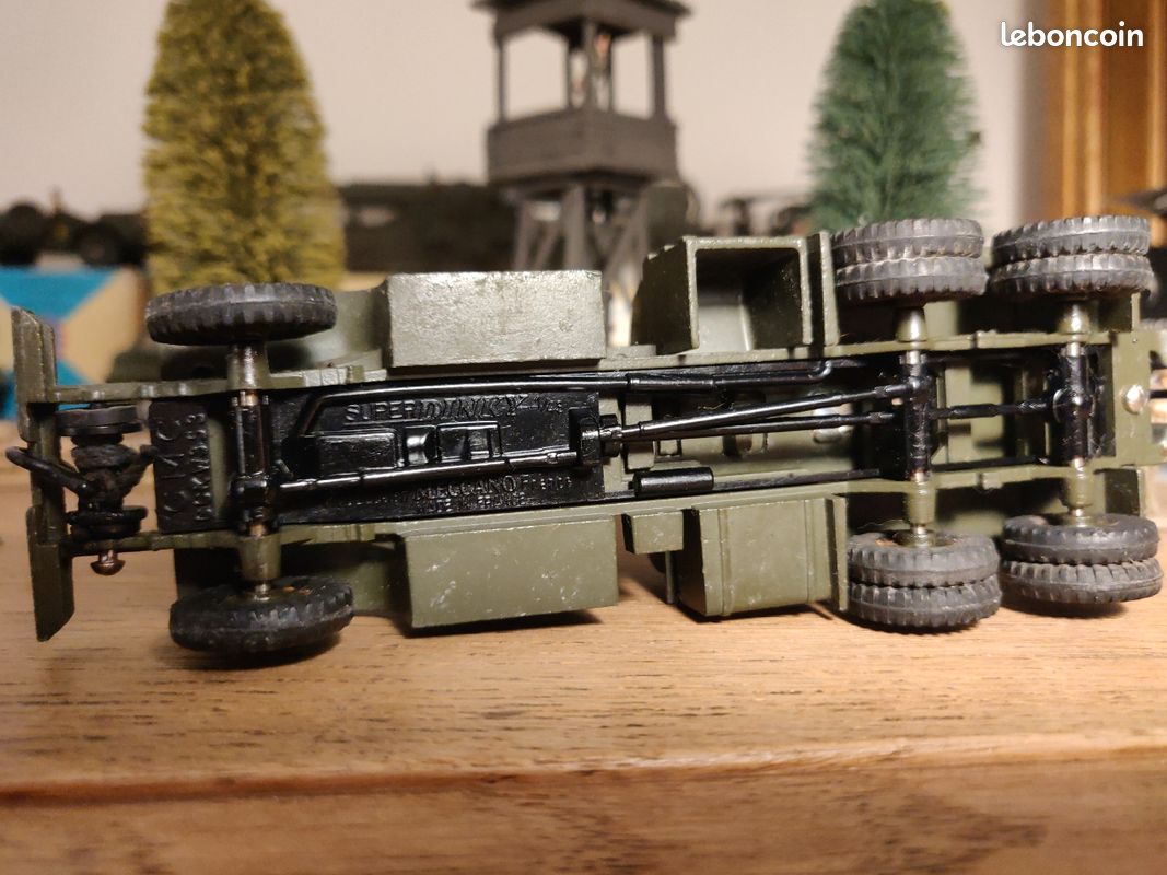 Le camion militaire GMC CCKW 353 6x6 citerne de Dinky Toys France