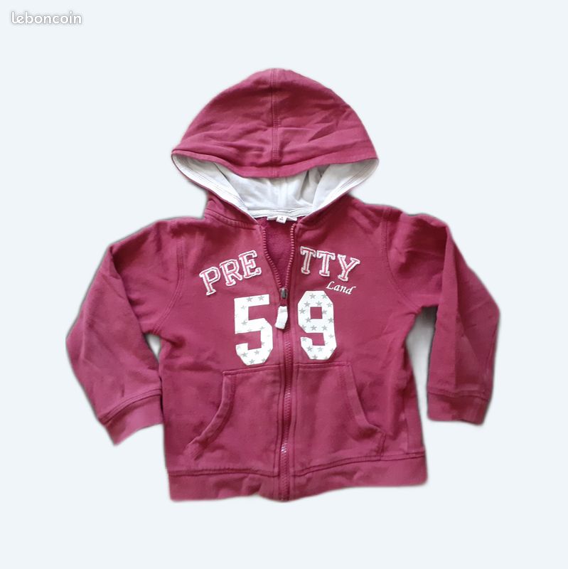 Sweat shirt bordeaux à capuche taille 5 ans (image 1)