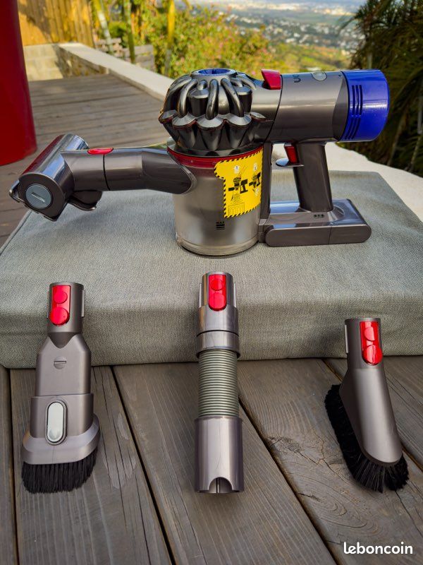 Aspirateur sans-fil Dyson V8 Électroménager