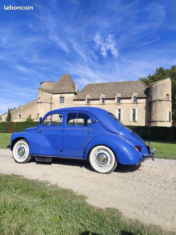 CIJ C.I.J RENAULT 4cv bleu marine neuve boite époque DINKY, 180
