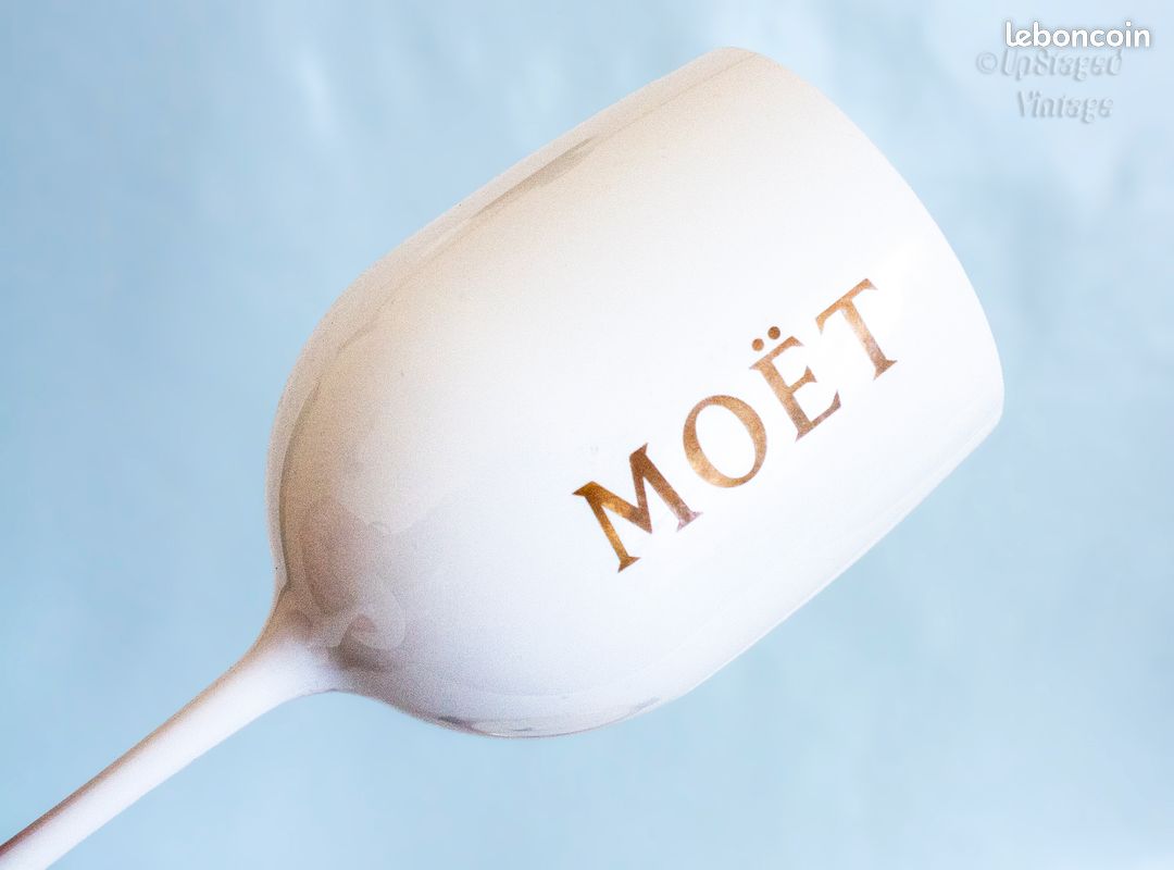 Gobelet en plastique blanc pour champagne Moët & Chandon, conçu par Jean-Marc Gady (image 7)