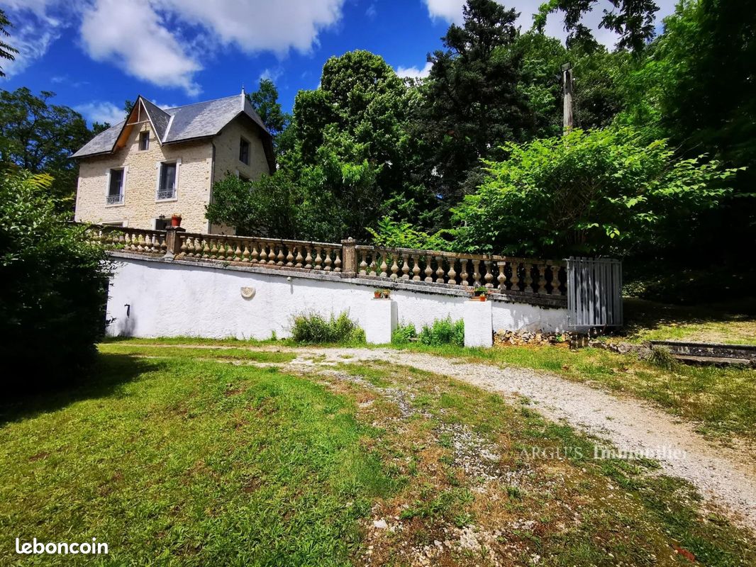 Maison 5 pièces 178 m² · à Civray · 178 m² · 260 000 €