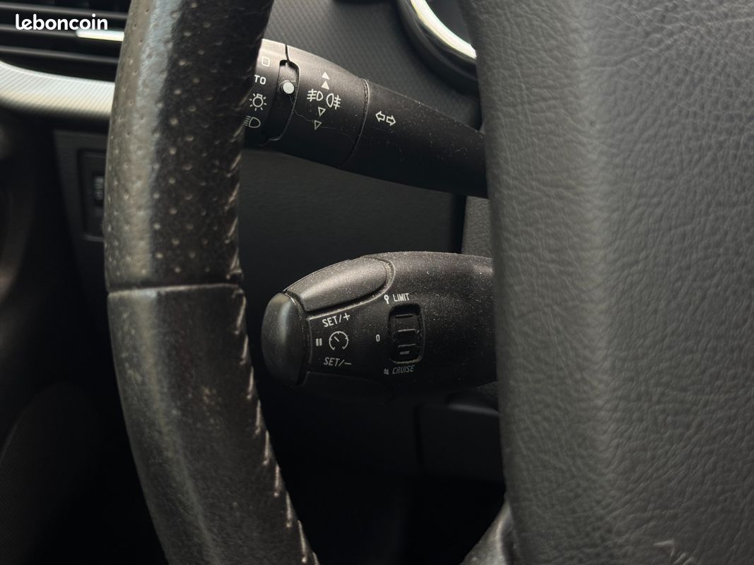 PEUGEOT 207 1.6 120ch Exécutive - 2ème Main / Courroie Accessoire OK (image 12)