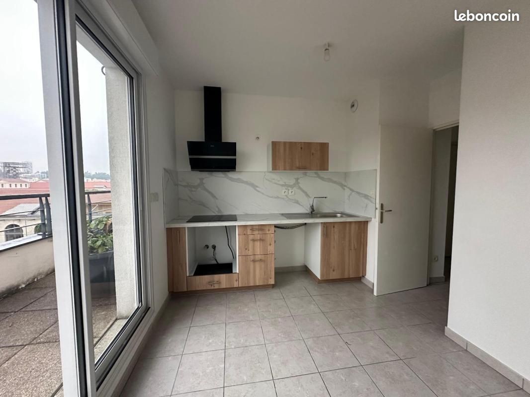 Appartement 5 pièces 112 m² · à Saint-Étienne · 112 m² · 990 €/mois
