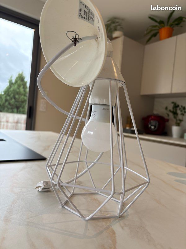 Luminaire blanc (image 1)