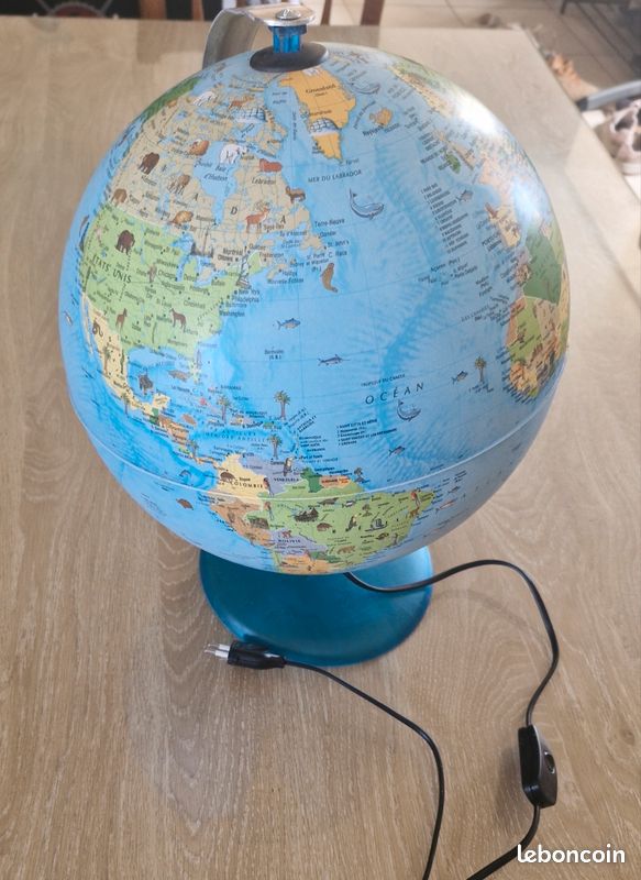 Globe terrestre lumineux interactif / éducatif avec animaux (image 1)