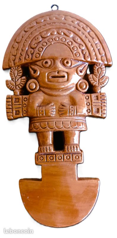 Plaque Sculpturale murale en relief/Dieu Tumi, Couteau cérémoniel. En bronze à patine dorée. Origine Pérou-Lima. 1978. Dim 27 x 11 cm - Décoration