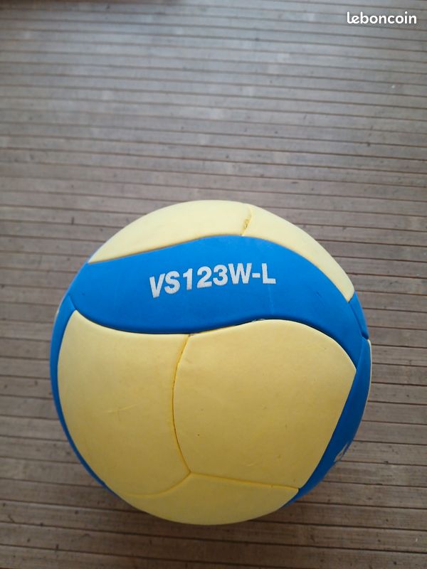 Volley-ball Mikasa VS123W – Jaune – Neuf