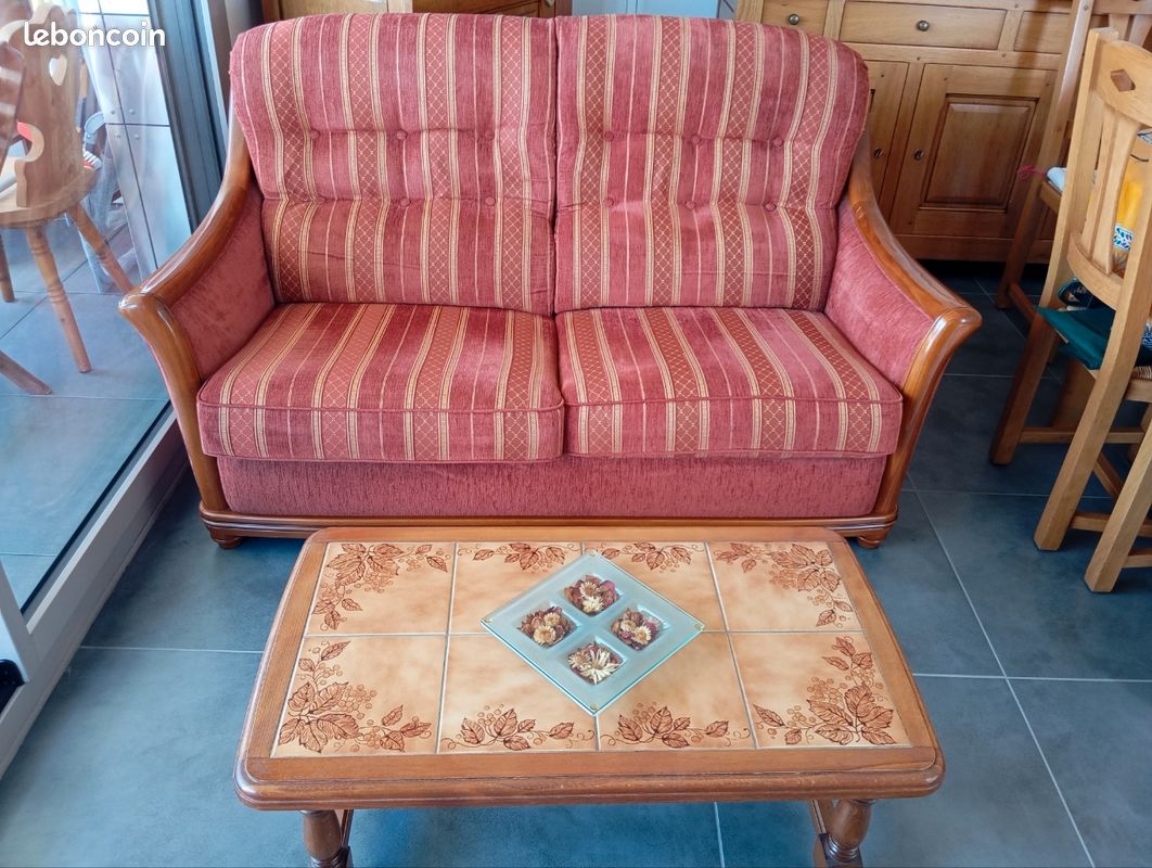 Divan non convertible,vendu avec la table basse vue sur la deuxième photo (image 2)