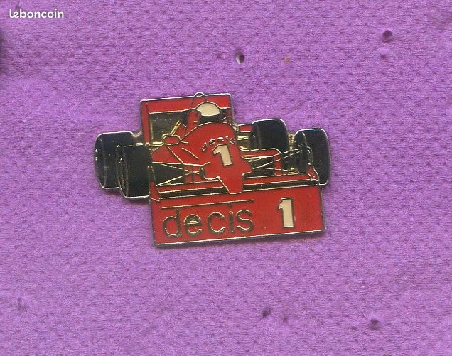 Pin’s Ferrari Rouge émail – Auto De Collection Pour Passionnés De Voitures