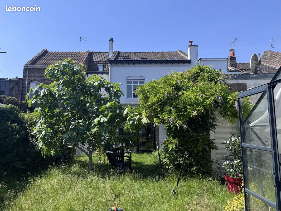 Maison 9 pièces 240 m² · à Lille · 240 m² · 585 000 €