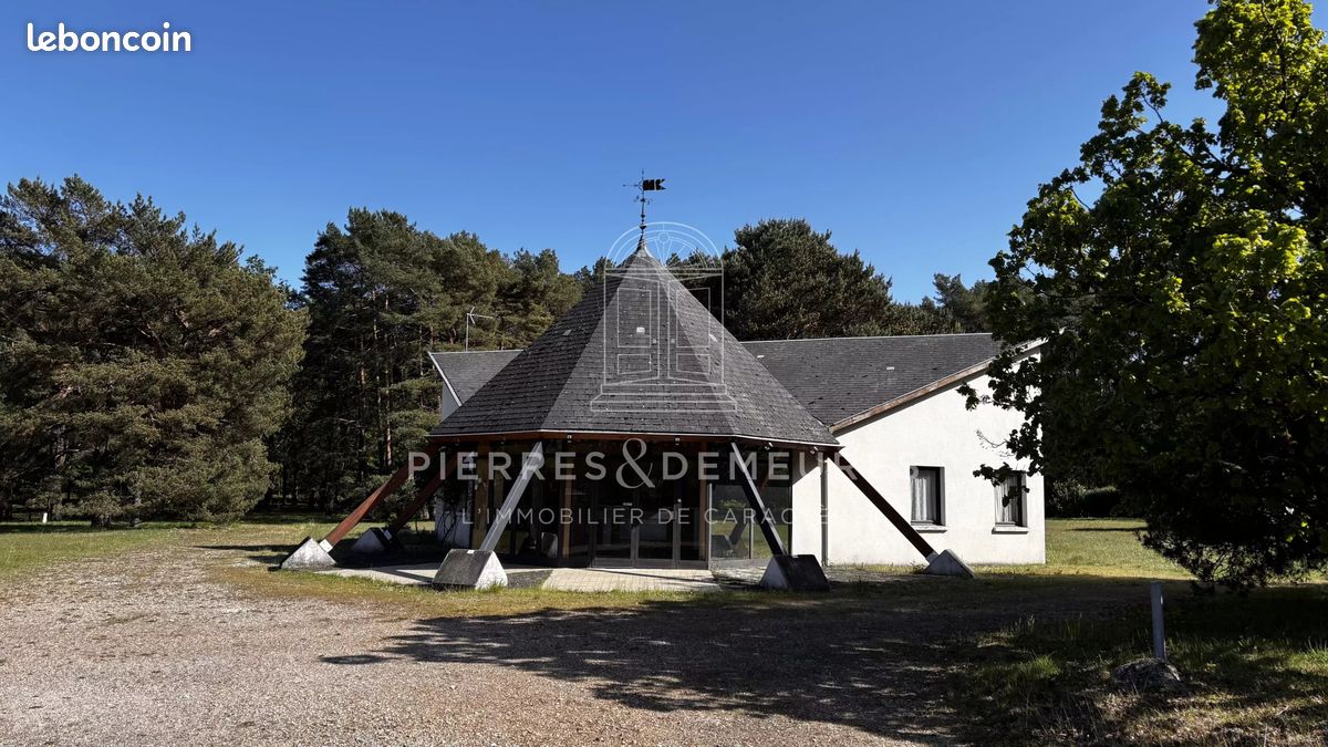 Immeuble 14 pièces 850 m² · à Velles · 850 m² · 661 500 €