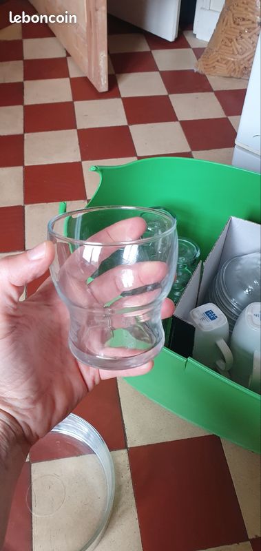 Lot vaisselle : tasses, verres, coupes, saladier (image 5)