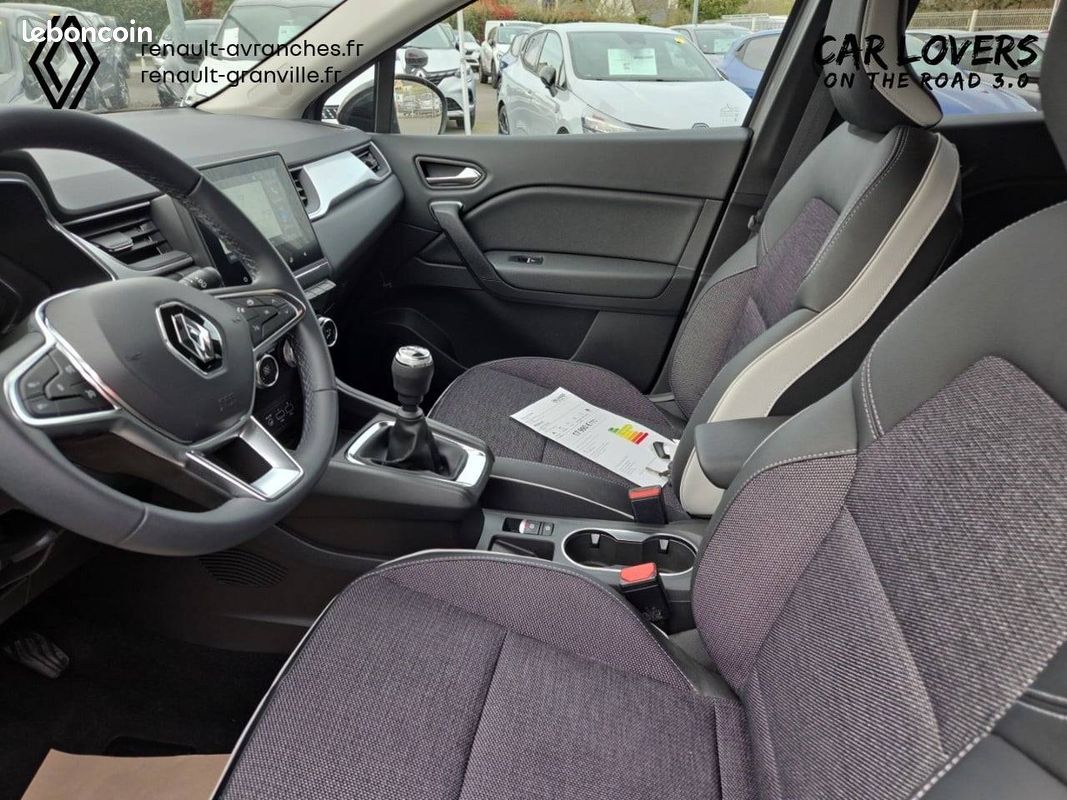 RENAULT Captur TCe 90 Techno (image 21)
