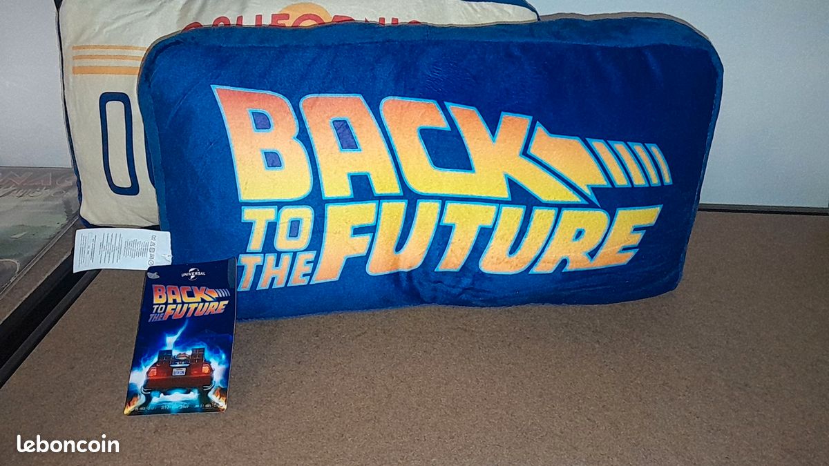 Coussin Déco Outa Time – Retour vers le Futur 23×40 cm (image 4)