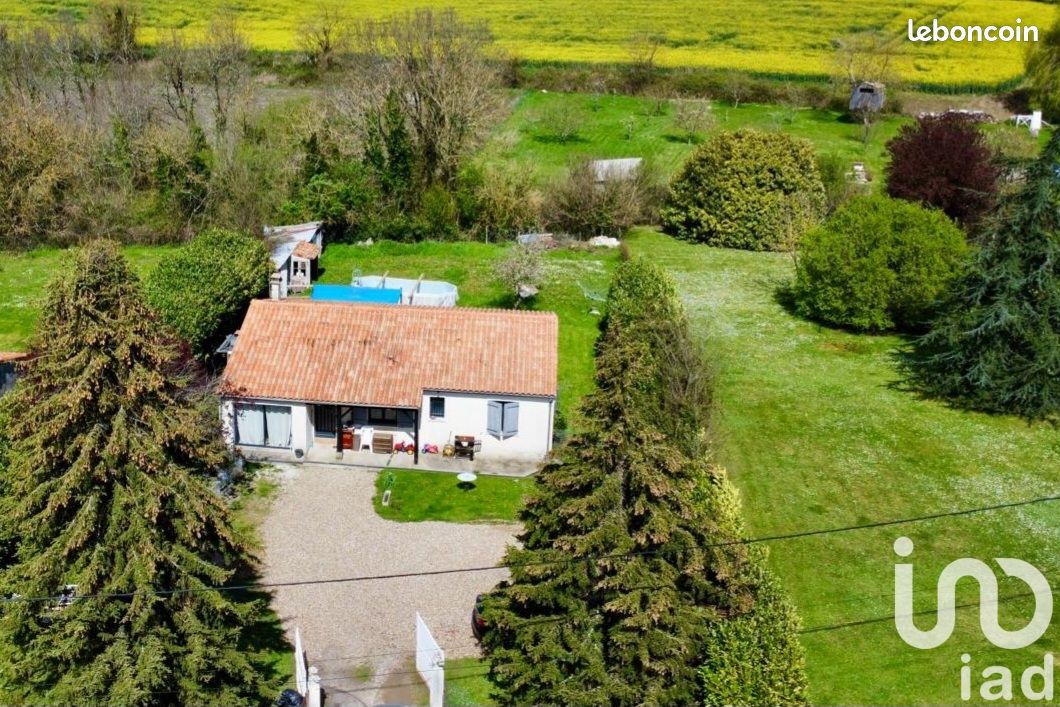 Propriété 6 pièces 100 m² - Chadurie 16250 (image principale 0)