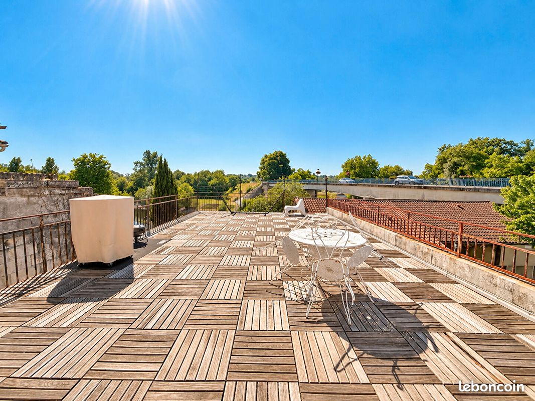 Maison 10 pièces 383 m² · à Coutras · 383 m² · 119 000 €