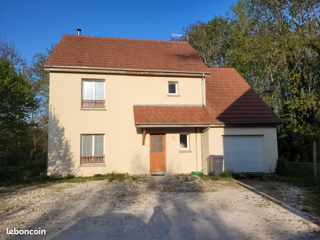Maison 5 pièces 120 m² · à Montaulin · 120 m² · 1 100 €/mois