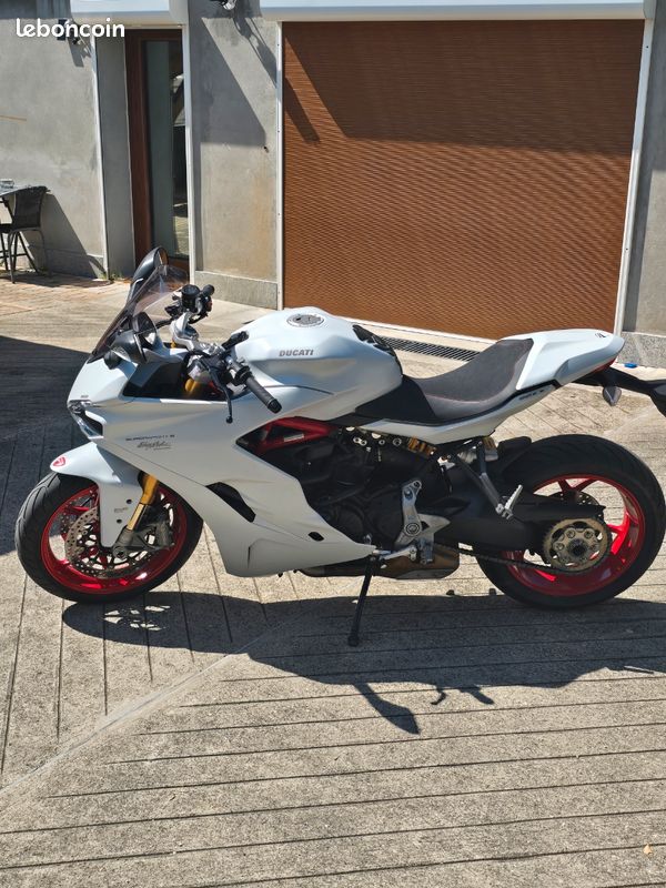 A vendre ducati supersport 939 S (image 1)