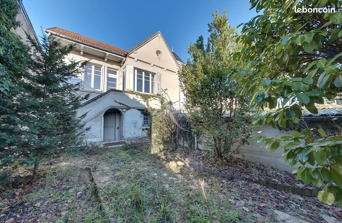Maison 8 pièces 236 m²