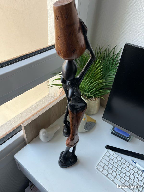Statue en bois massif sculptée à la main – Très bon état (image 1)