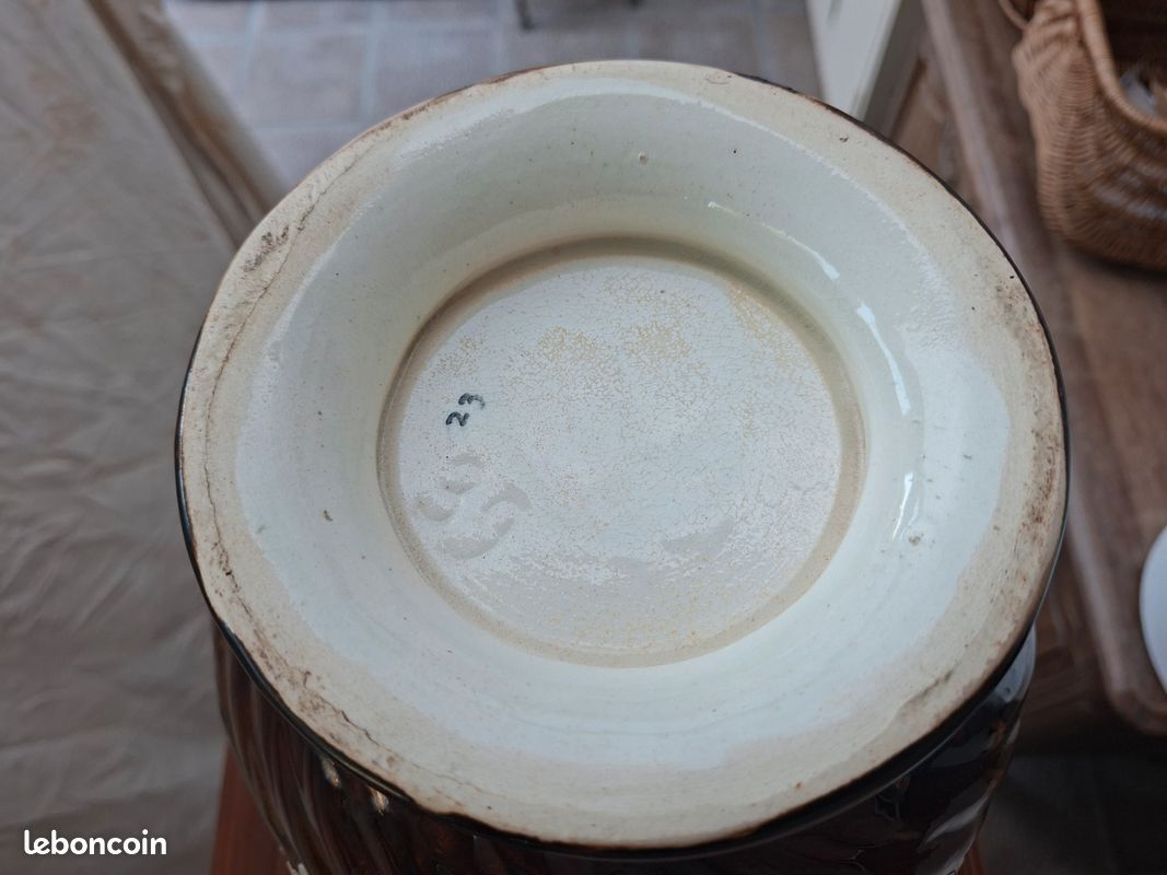 Très beau cache pot - ancien - faïence en barbotine - numérotés en dessous - en très bon état - Pensez à lire l'annonce en entier (Rog628) (image 6)