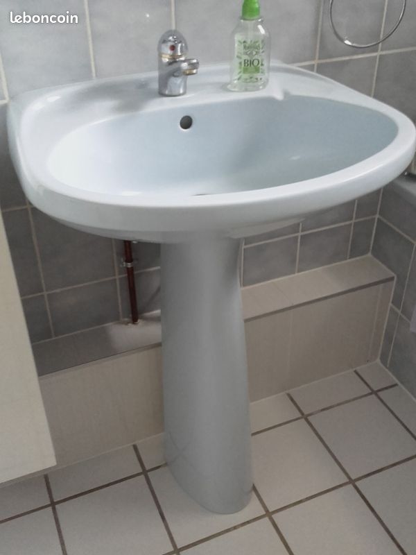 Lavabo sur pied (image 1)