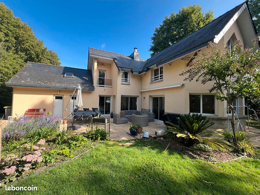 Maison 8 pièces 217 m² · à Chartres-de-Bretagne · 217 m² · 624 000 €
