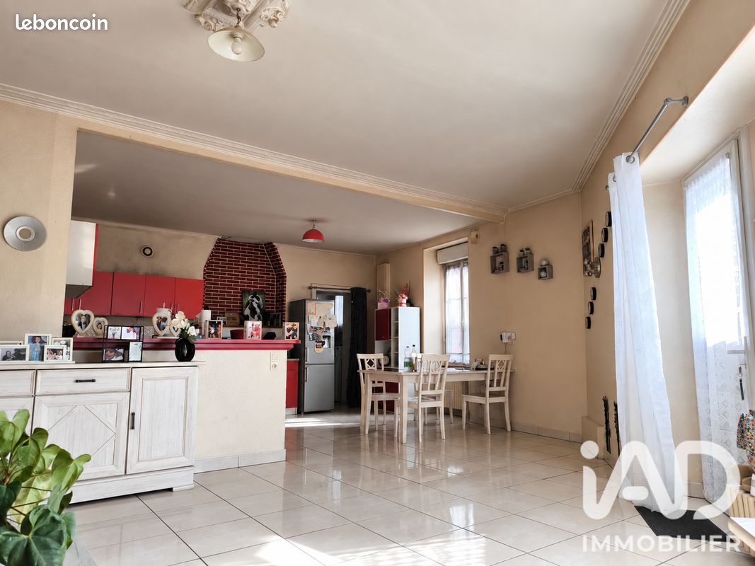 Immeuble 205 m² · à Candé · 205 m² · 189 000 €
