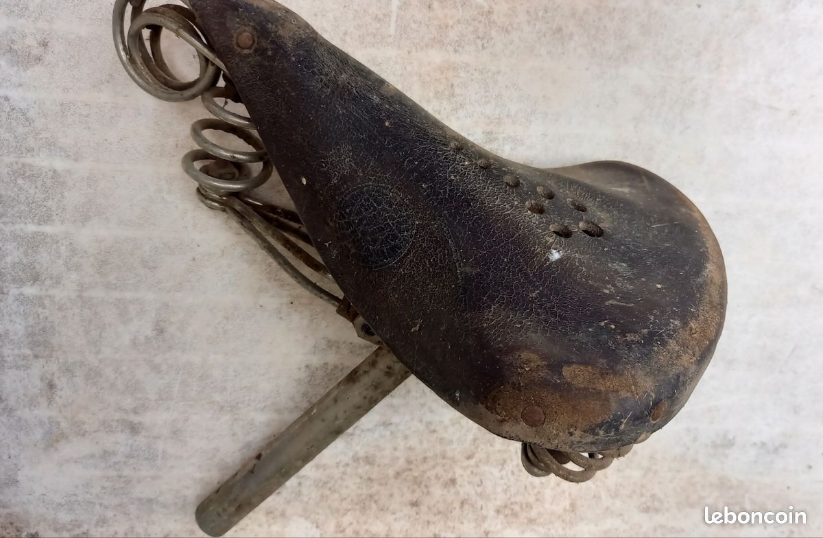 Selle moto ancienne (image 1)