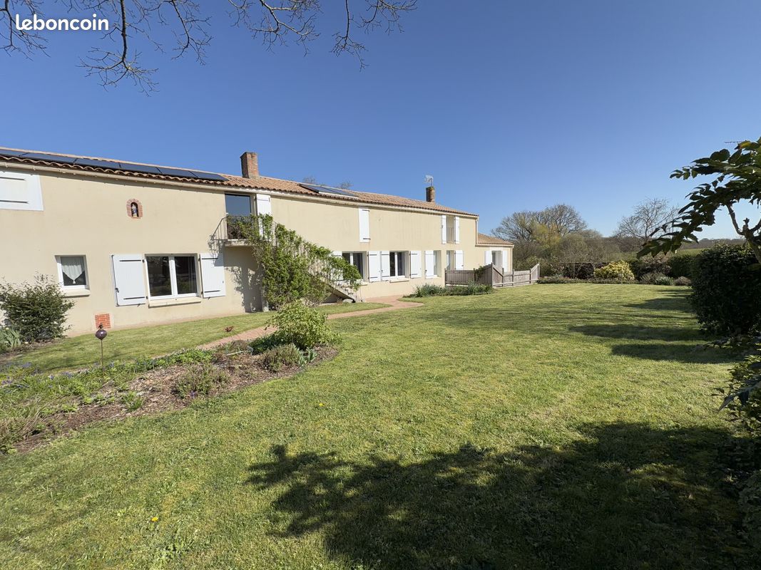 Immeuble Aizenay · 585 000 €