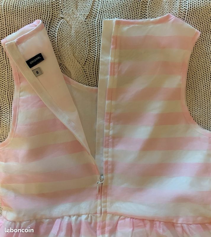Original. Robe très jolie (image 3)
