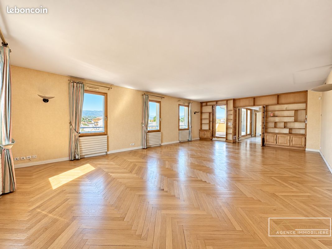Appartement 6 pièces 200 m² · à Roussillon · 200 m² · 399 000 €
